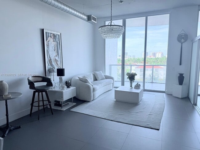 Building Photo - 3029 NE 188th St