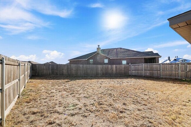 Building Photo - 1536 Montaluse Rd