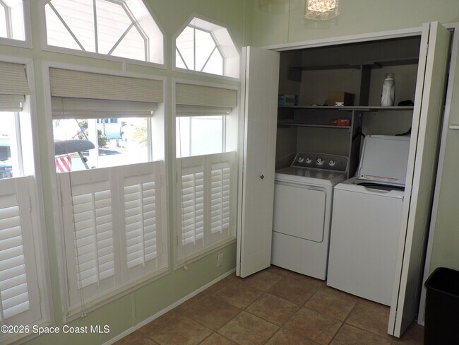 Building Photo - 830 Lychee Dr