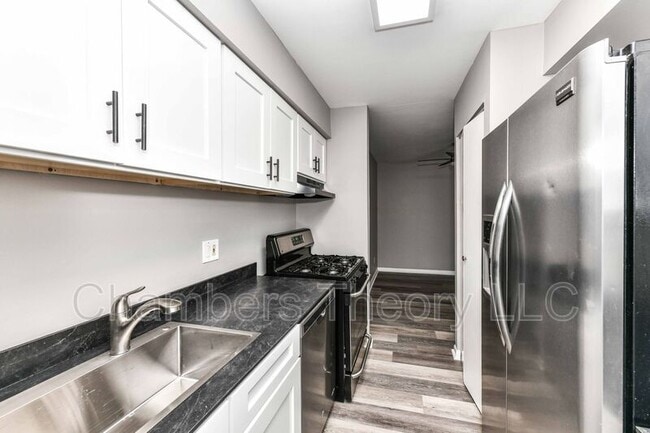 Building Photo - 11220 Chestnut Grove Square