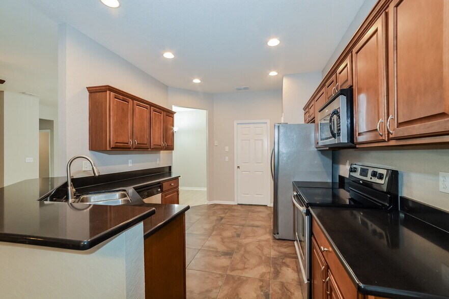 Building Photo - 7012 Brenton Manor Ln