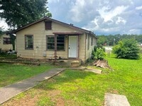 Building Photo - 2830 Walnut Ave