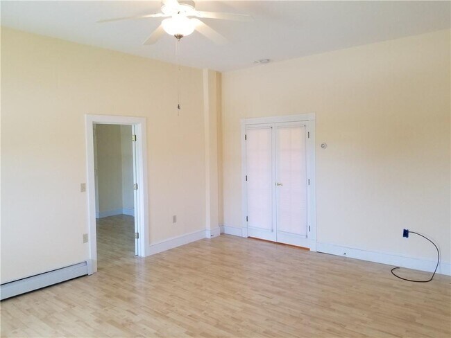 Building Photo - 16 Clearview Ave