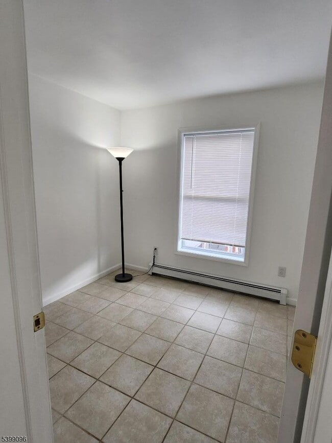 Building Photo - 83 Wayne Ave