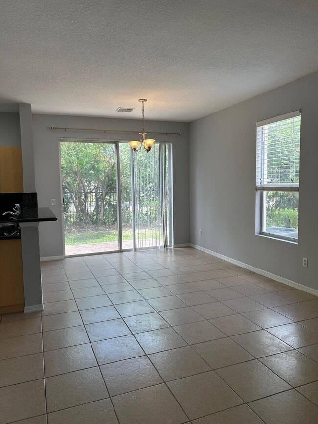 Building Photo - 1412 Seminole Palms Dr