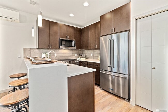 Building Photo - 3bd/2.25ba Seattle Townhome