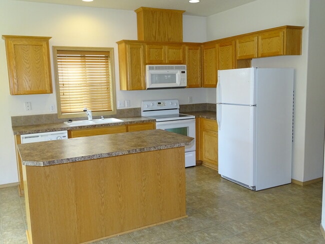 Building Photo - 6307 NE 59th Ct