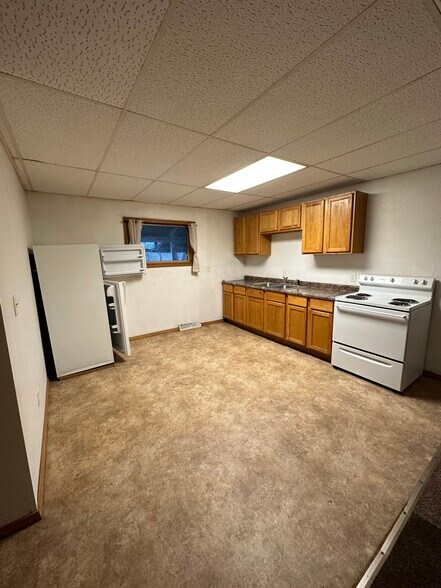 Kitchen - 117 E Main St