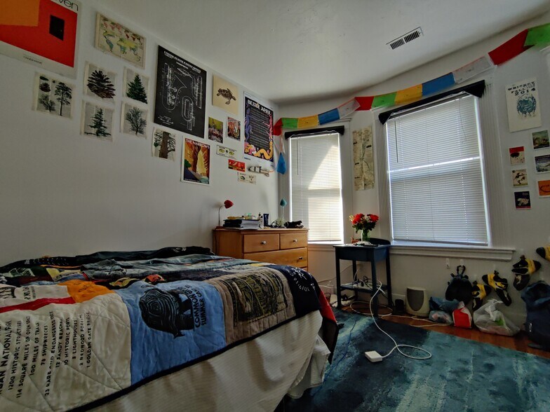 Building Photo - 51 Gardner St