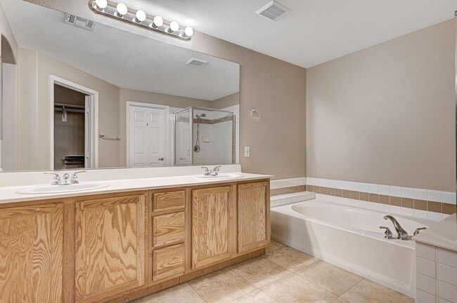 Building Photo - AMBER RIDGE Gated Beauty in Summerlin! 1600+ SF Condo