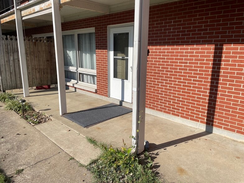 Building Photo - 407 W Stephen Foster Ave