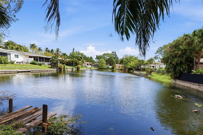 Building Photo - 4512 SW 27th Terrace