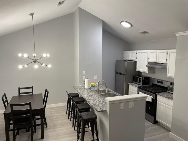 Building Photo - 12200 Thompkins Dr