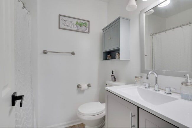 Building Photo - 3302 Comstock Rd