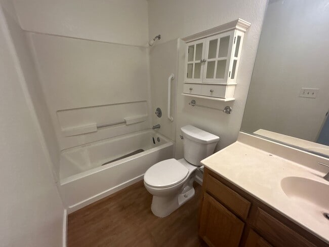 Building Photo - 1589 Joett Dr