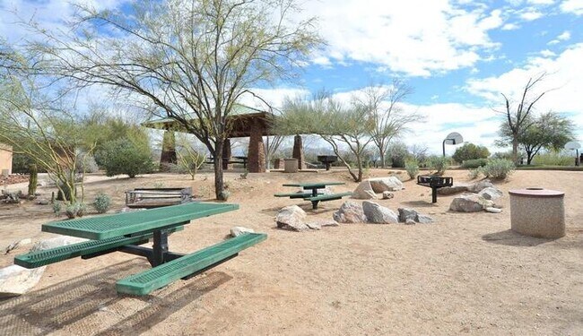 Building Photo - Priced right in Dove Mountain. Fresh & cle...