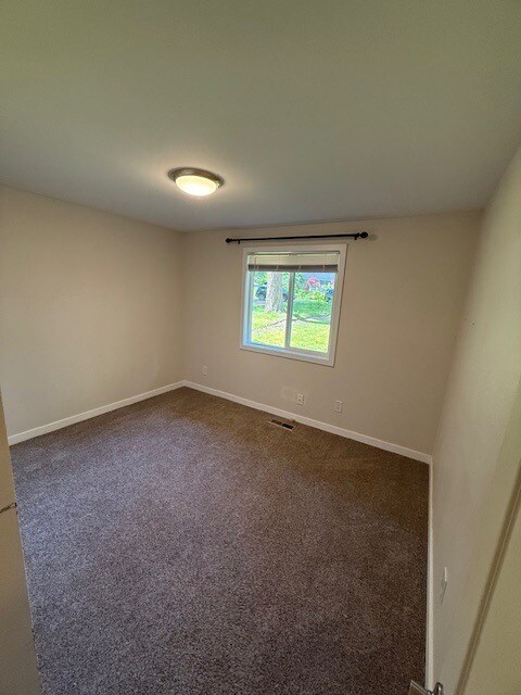 Building Photo - RARE FIND! 5 Bedroom Rambler with Fenced i...