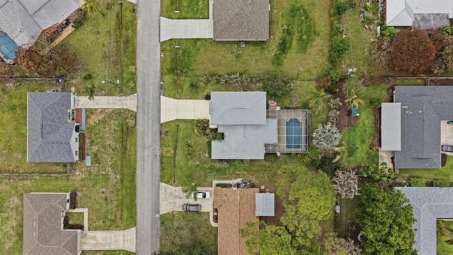 Building Photo - 1707 SE Manth Ln