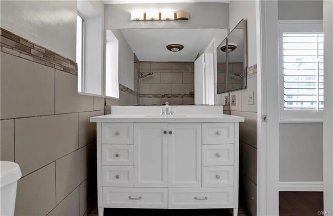 Primary Photo - 1635 E Ocean Blvd