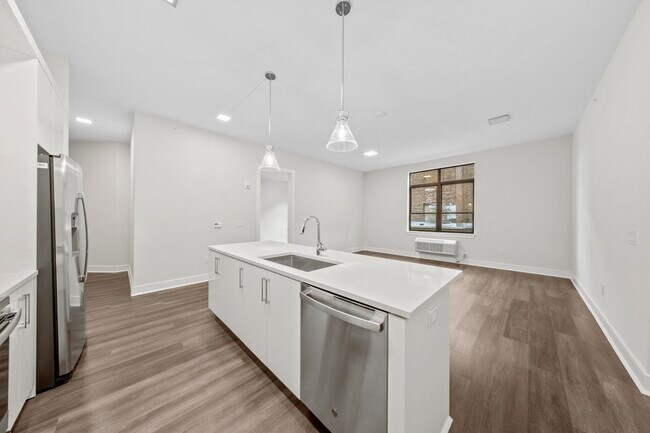 Building Photo - 121 34th St