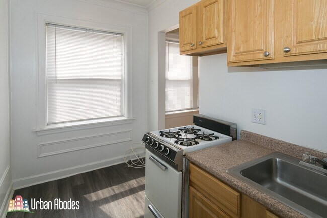 Building Photo - 5516 N Kenmore Ave