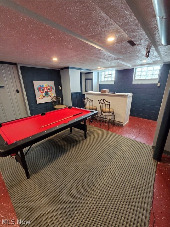 Building Photo - 1275 S Green Rd