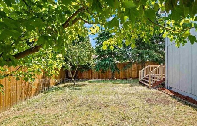 Building Photo - 332 NE Carmen Pl