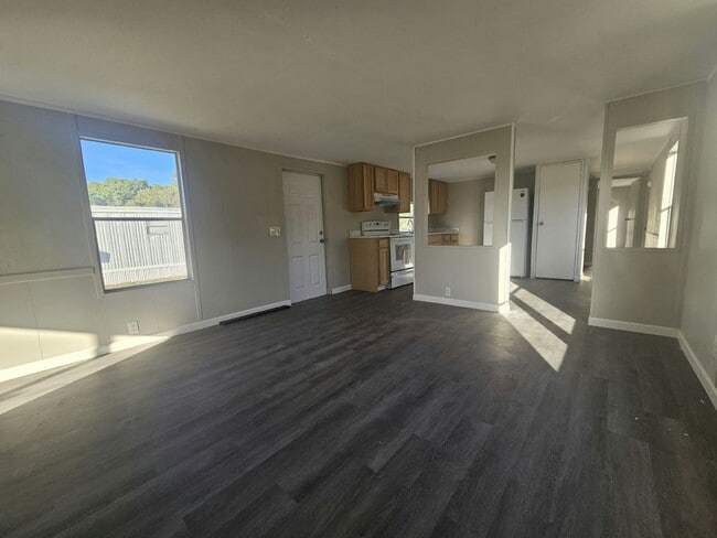 Building Photo - 6280 Hamilton Dr