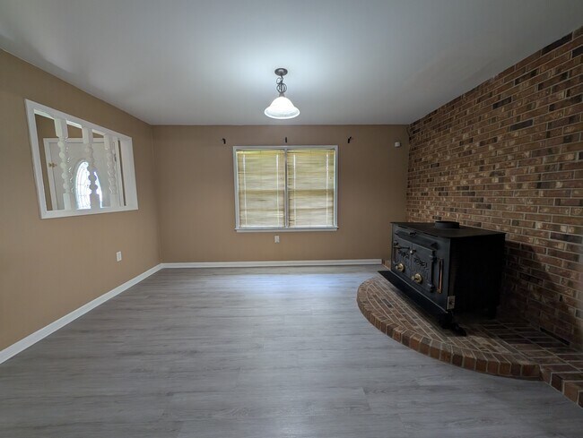 Building Photo - 701 Waters Dr