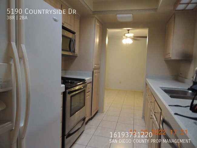 Building Photo - 5190 Countryside Dr