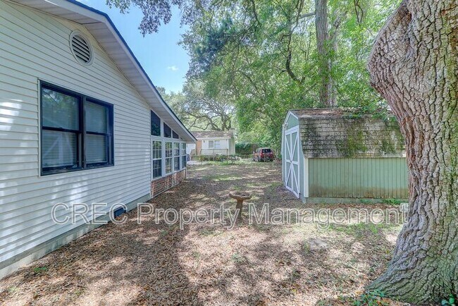 Building Photo - 5639 Flanders Ave