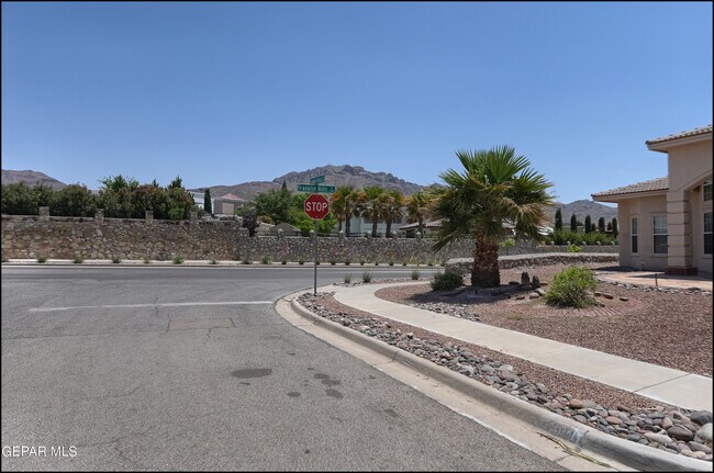 Building Photo - 6300 Franklin Vista Dr