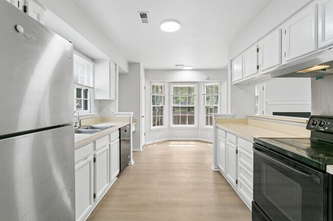 Building Photo - 903 Belvoir Cir