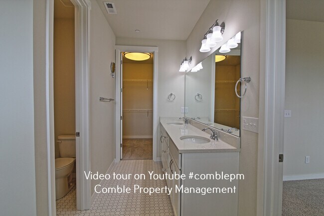 Building Photo - 34418 SE Groshell St