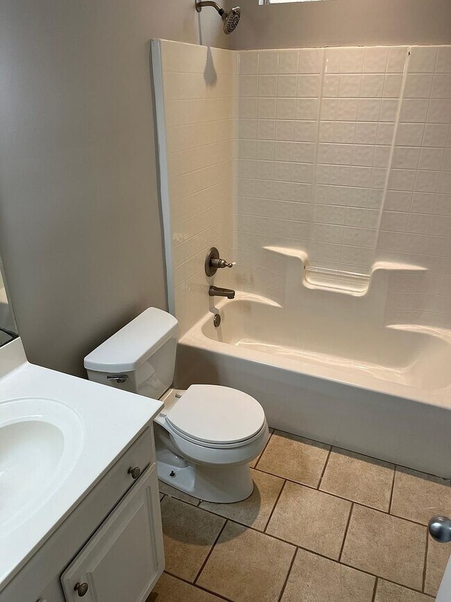 Building Photo - 1601 Deer Valley Dr