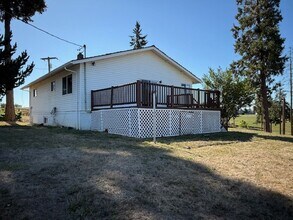Building Photo - 4 Bedroom 2 Bath Country home Dundee OR. P...
