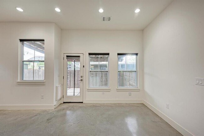 Building Photo - 1000 Taulbee Ln