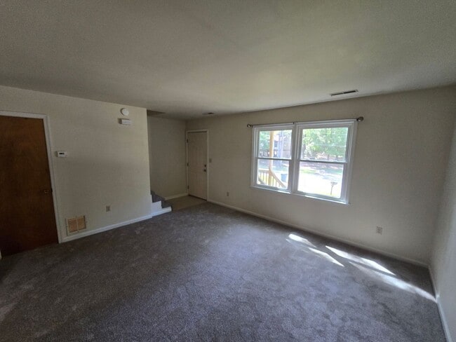 Building Photo - 2 bedroom duplex in Prince George County