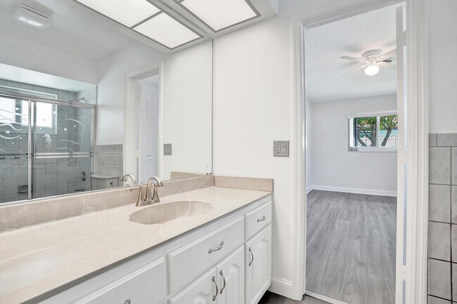 Building Photo - 4755 NE 23rd Ave