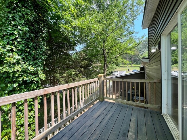 Building Photo - ADORABLE CONTEMPORARY 2 BEDROOM IN THE HEART OF WEST HILLS!!!