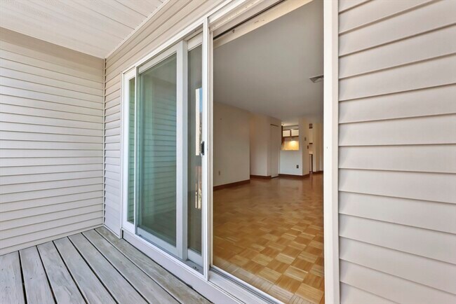 Building Photo - 15 Bower Rd