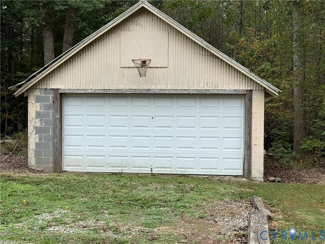 Building Photo - 15500 S Giles Rd