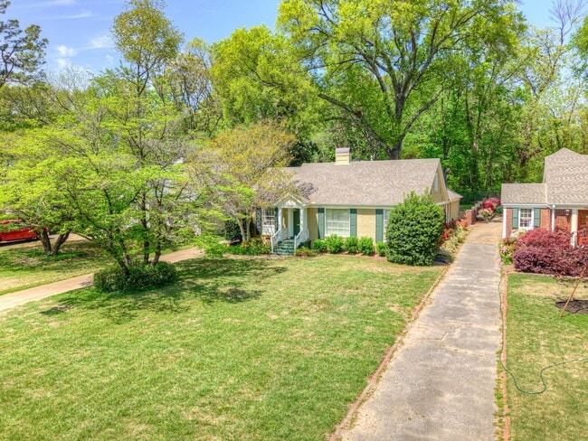 Building Photo - Beautiful 3 bed/3 full baths PLUS flex spa...