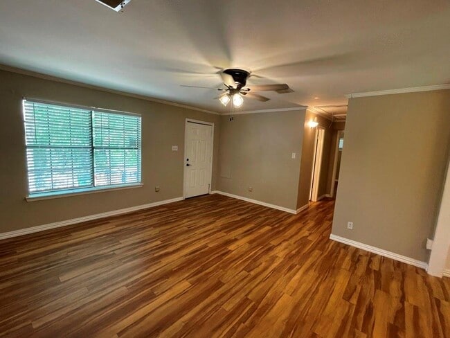 Building Photo - 6211 Chesterfield Ave