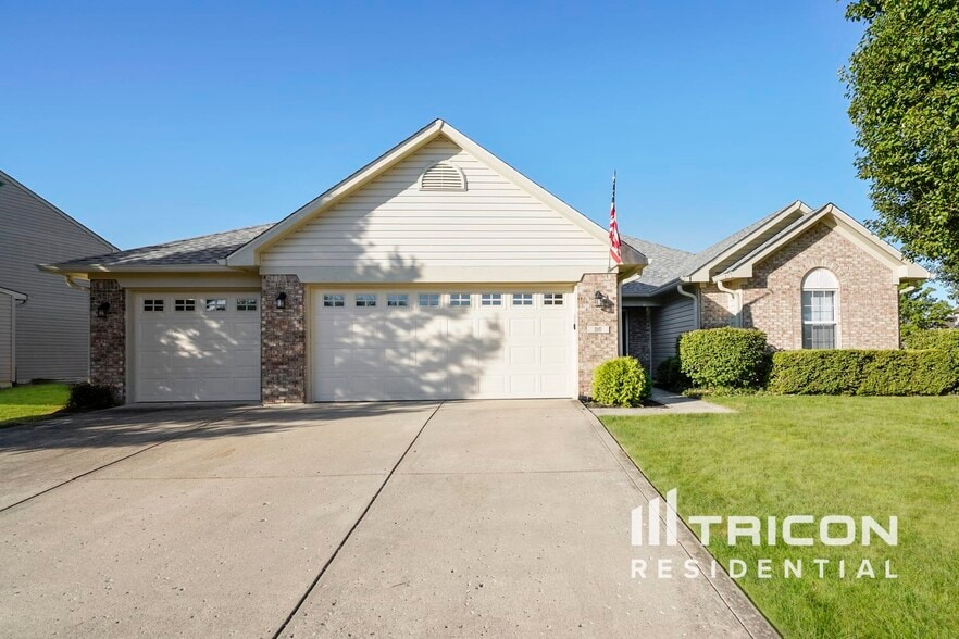 Primary Photo - 910 S Shore Ct