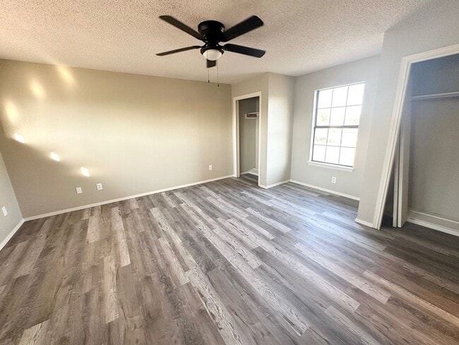 Building Photo - 5 Bedroom 3.5 Bath Ready to Rent ASAP!