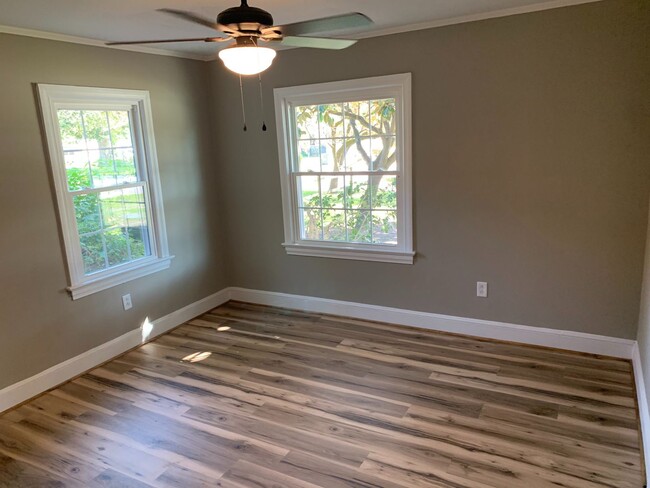 Building Photo - Like New Construction - Premium Finishes T...