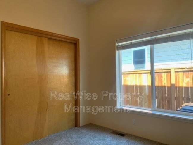Building Photo - 2226 Blue Heron Ct