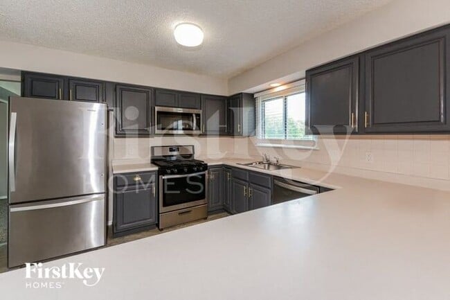 Building Photo - 15 Parkwood Dr