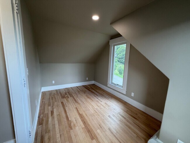 Building Photo - 53 Pleasant St